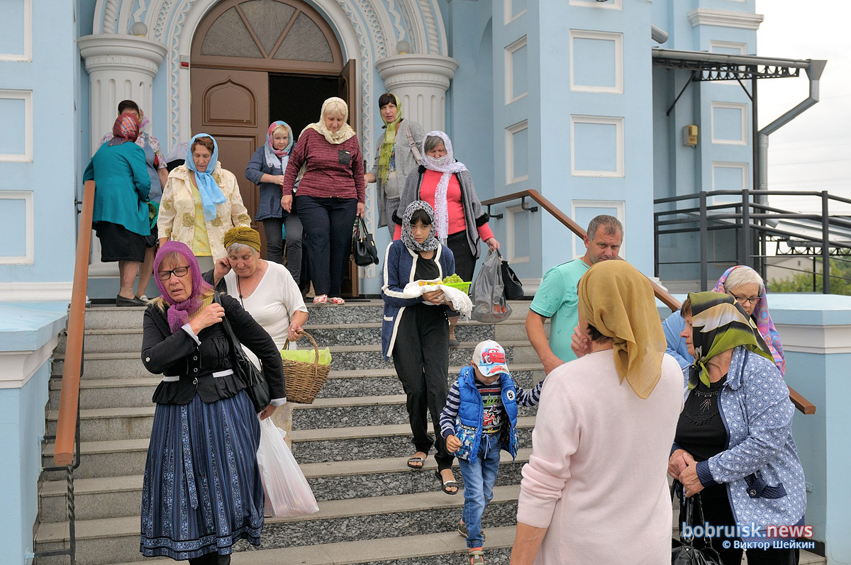 В Бобруйске православные отмечают Преображение Господне и освящают яблоки