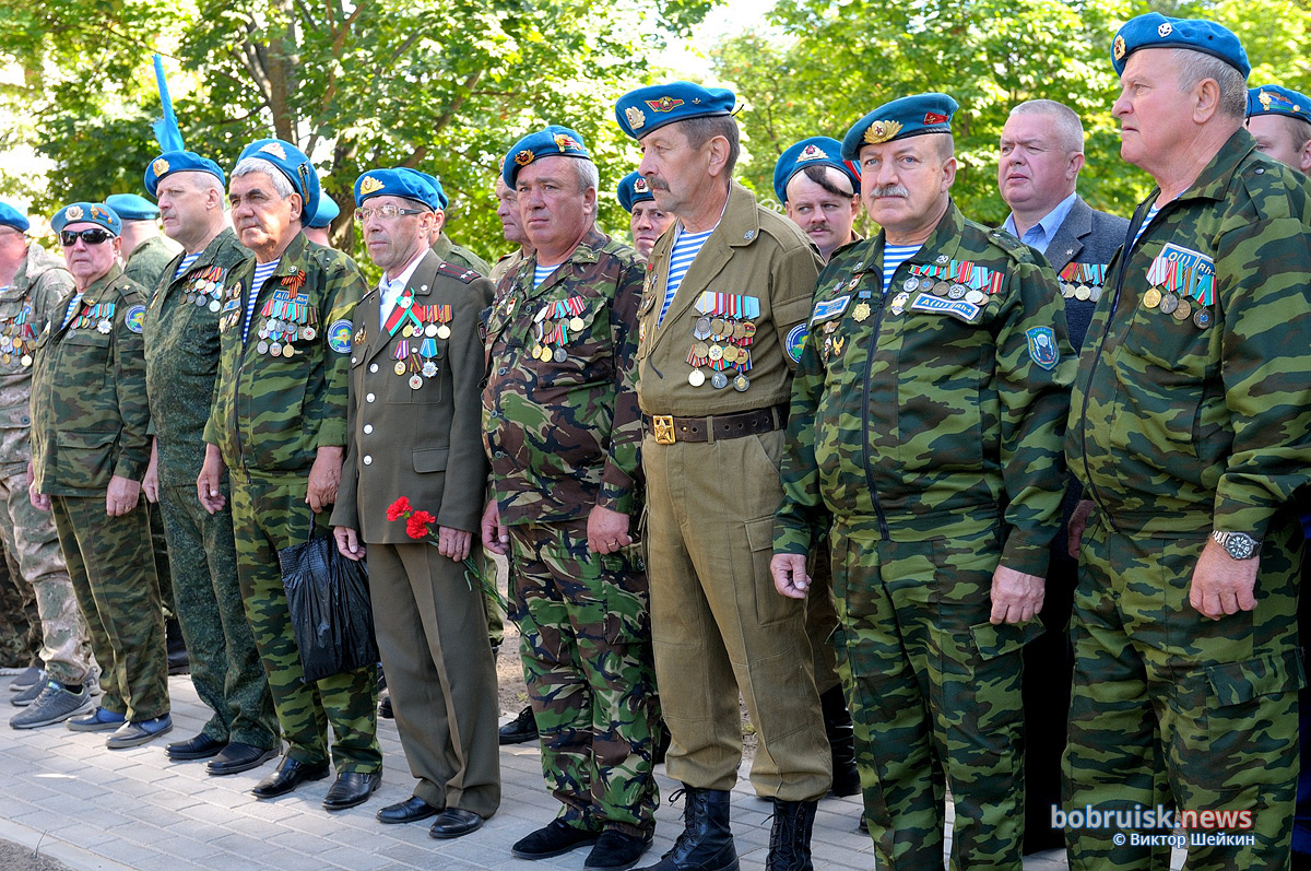 Бобруйские десантники отметили 90-летний юбилей. Фоторепортаж