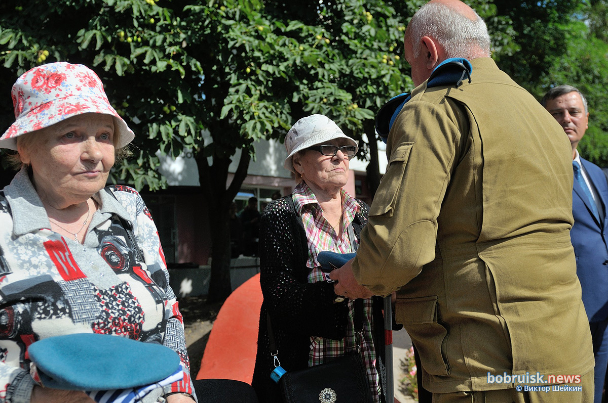 Бобруйские десантники отметили 90-летний юбилей. Фоторепортаж