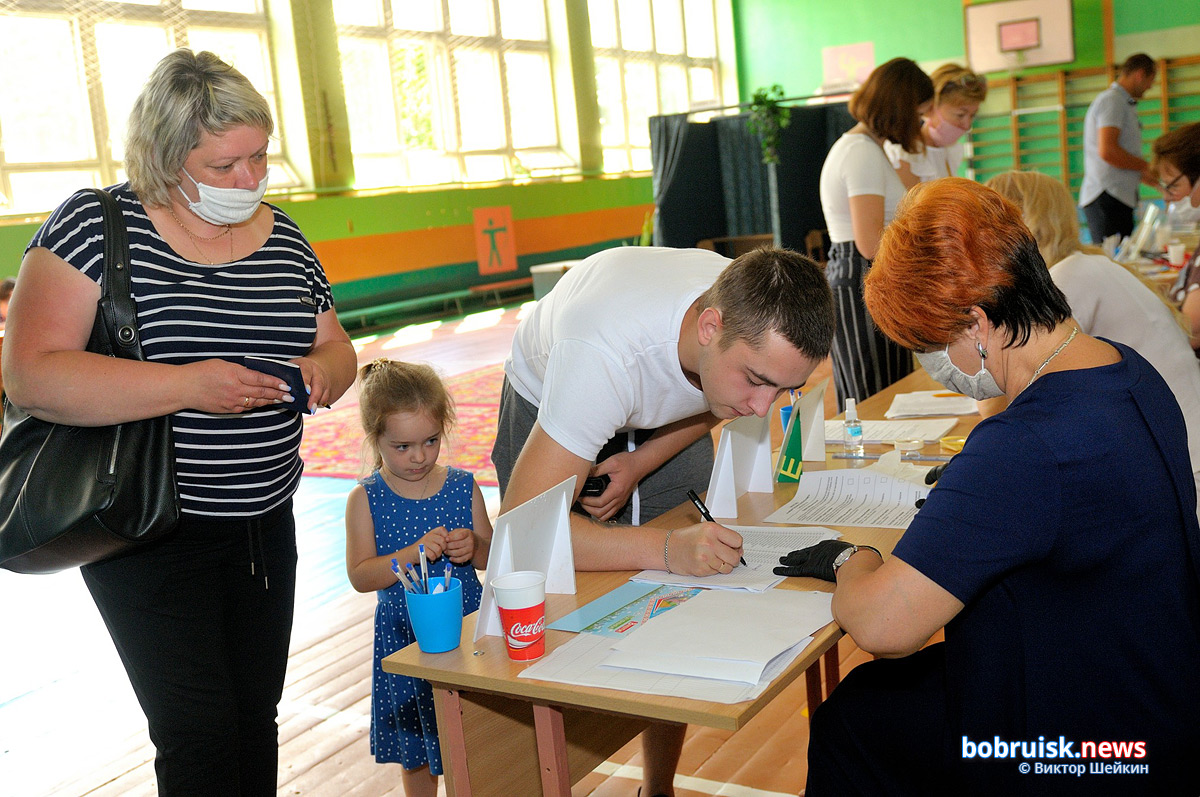 Бобруйчане делают свой выбор. Фоторепортаж с избирательных участков города