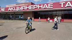 «О забастовке узнал из интернета, хоть он и не работает». Как в Бобруйске (не) бастовала «Белшина»