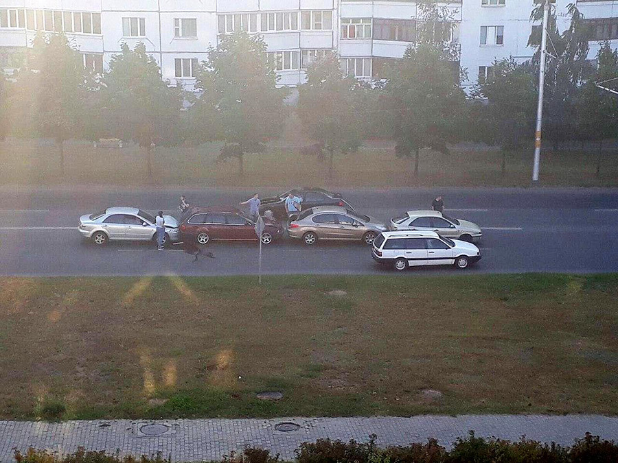 Утро среды, 5 августа, в Бобруйске на проспекте Строителей стало аварийным – здесь произошло ДТП по принципу «домино».
