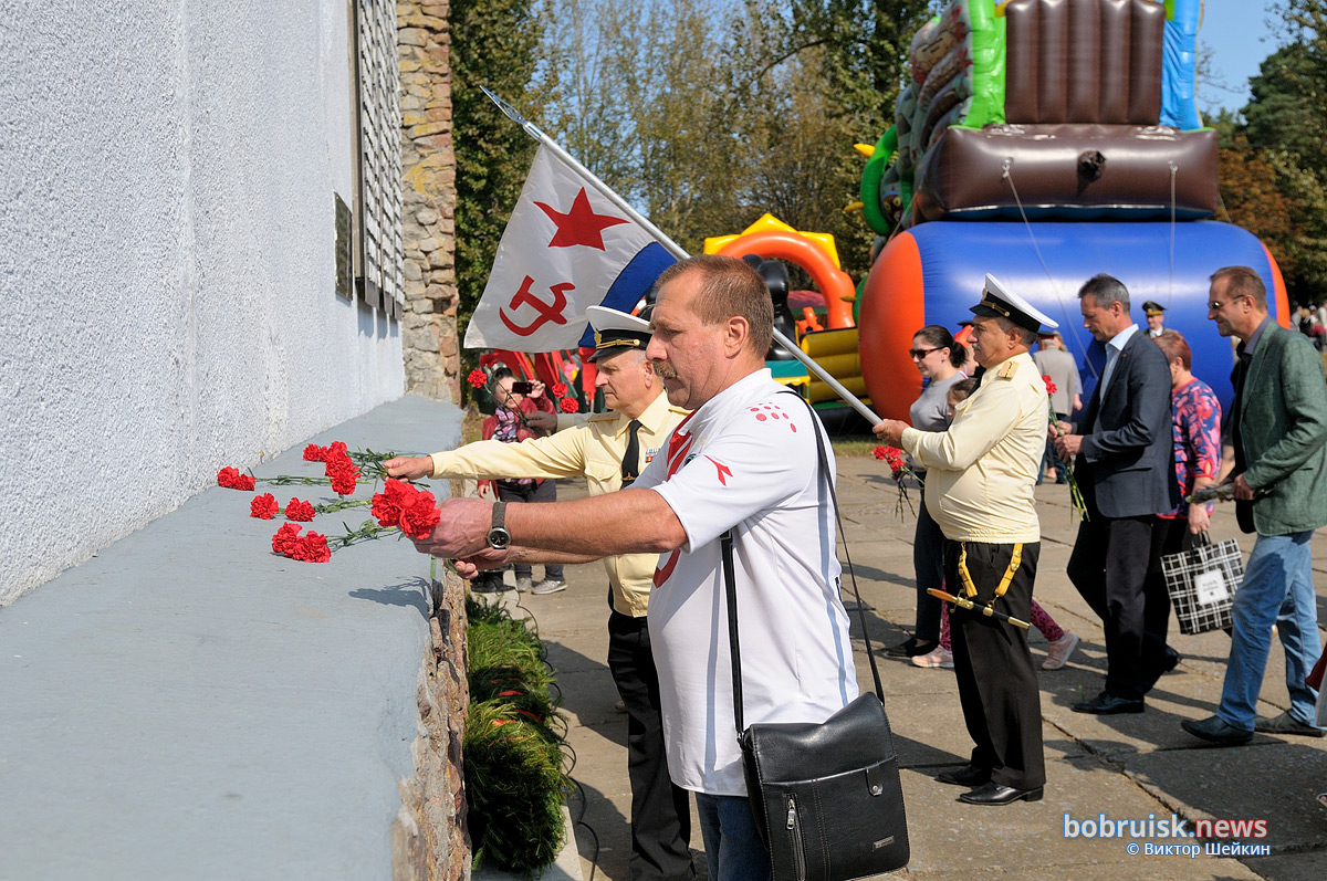 Бобруйчане празднуют День танкиста. Фоторепортаж