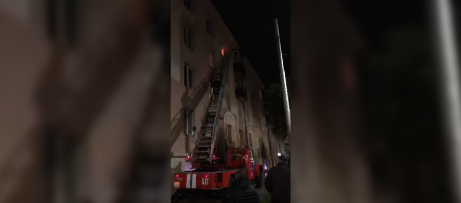 Пожарные, лестница под крышу – что случилось на главной площади Бобруйска