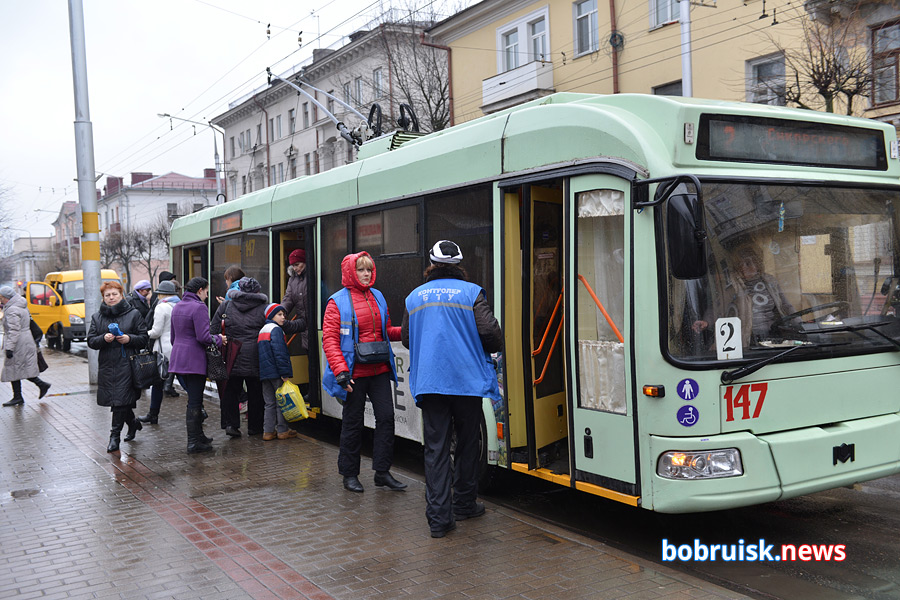 Как защищают пассажиров в троллейбусах и автобусах Бобруйска