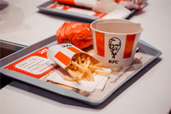Сэндвичи, баскеты, мороженое... KFC открывает в Бобруйске первый ресторан. Заехать туда можно даже на авто