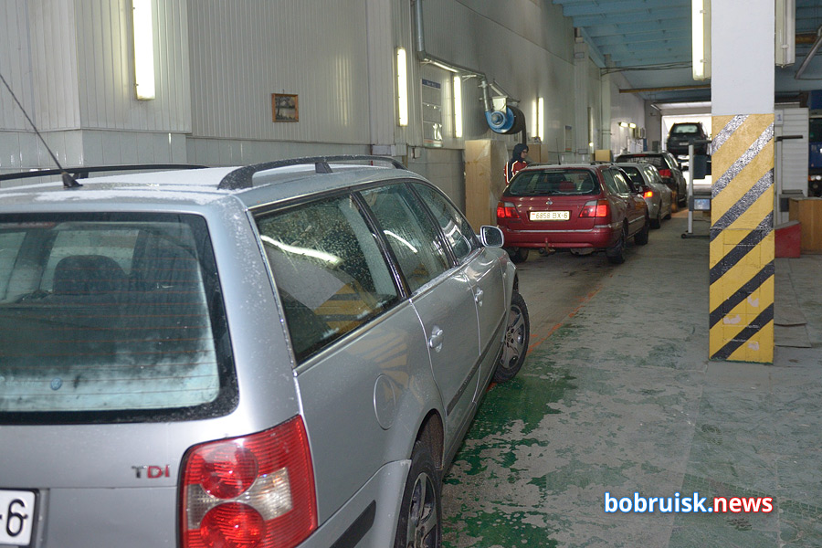 Автолюбители Бобруйска массово едут на техосмотр