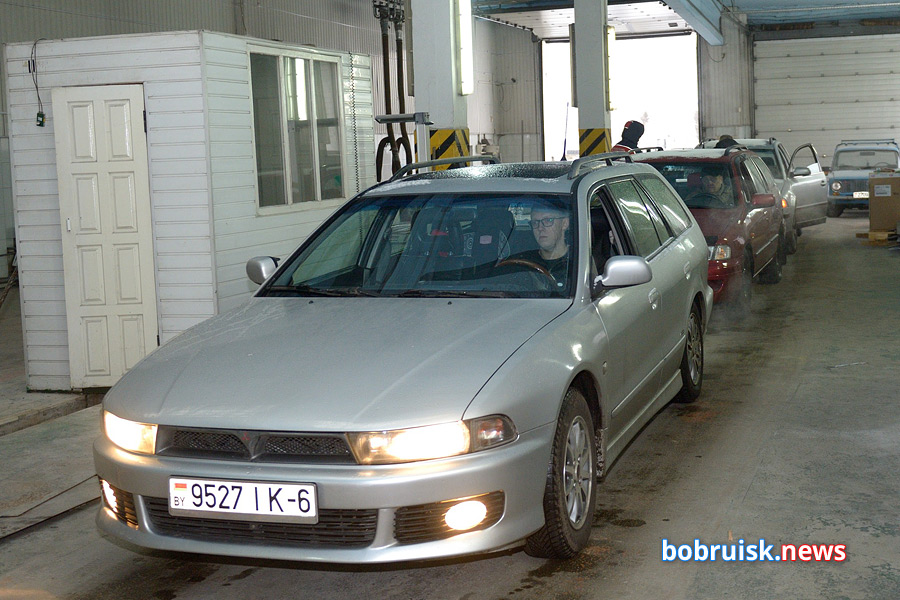 Автолюбители Бобруйска массово едут на техосмотр