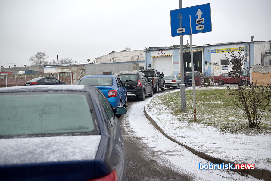 Автолюбители Бобруйска массово едут на техосмотр