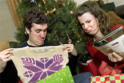 Как поступить с ненужными подарками? Пройдите наш опрос