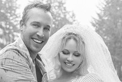 Памела Андерсон вышла замуж за своего телохранителя. Это шестой брак актрисы