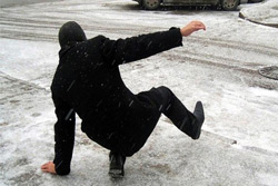 В Бобруйске проверили, как предприятия борются со снегом и льдом. Нашли много нарушений