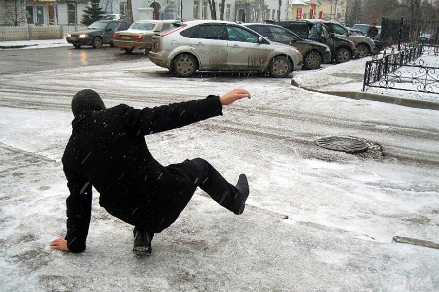 В Бобруйске проверили, как предприятия борются со снегом и льдом. Нашли много нарушений