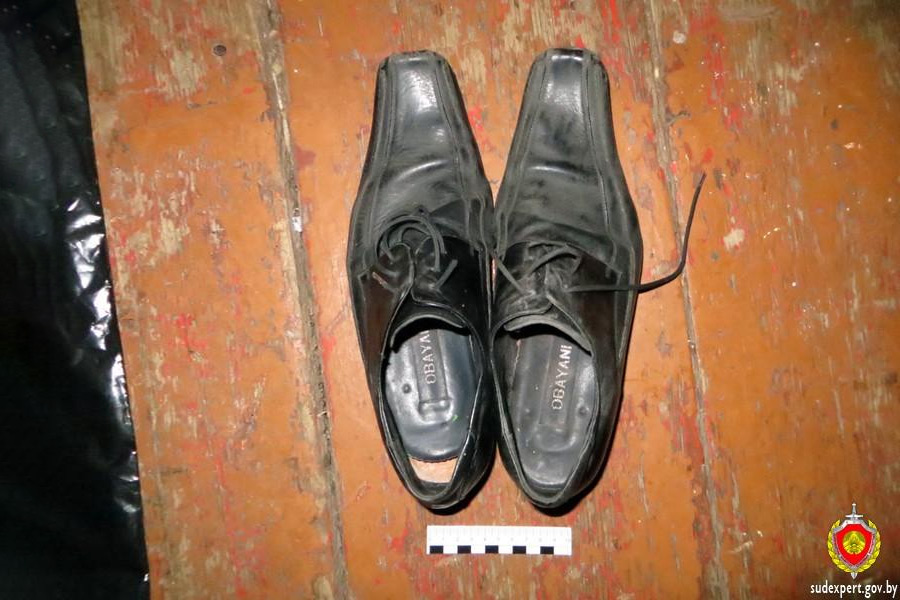 Вор в Бобруйске забыл на месте кражи собственные туфли. На одной из них отыскался отпечаток его пальца