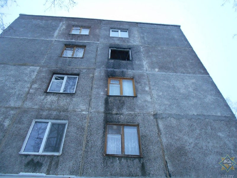 В Бобруйске сотрудники МЧС спасли хозяйку квартиры, в которой произошел пожар
