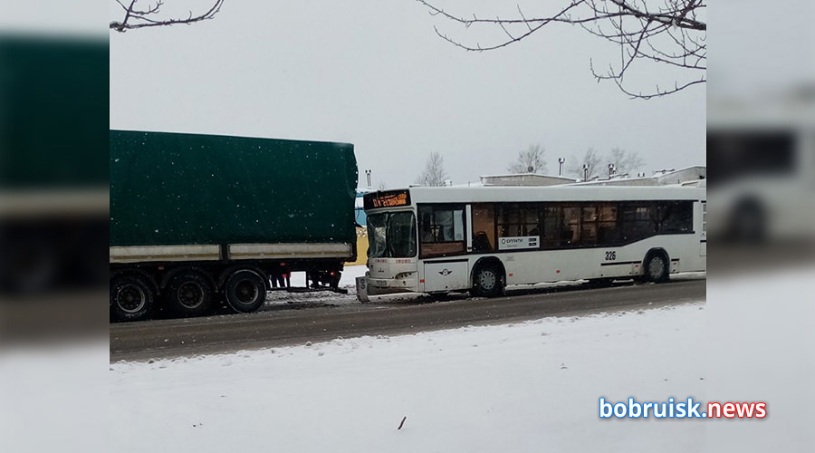 В Бобруйске попал в ДТП автобус с пассажирами
