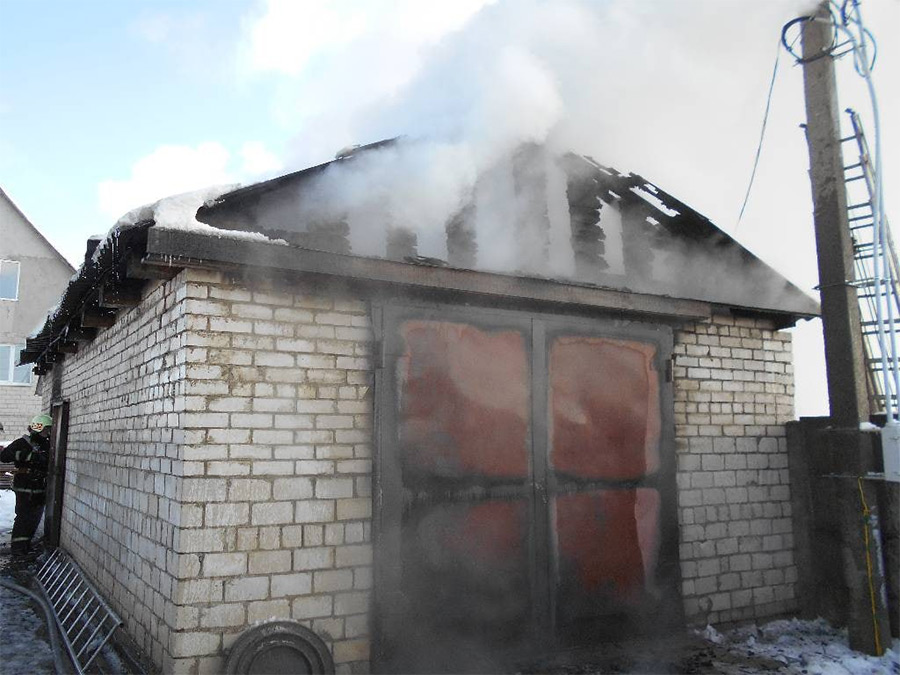 В гараже в Бобруйске сгорел автомобиль