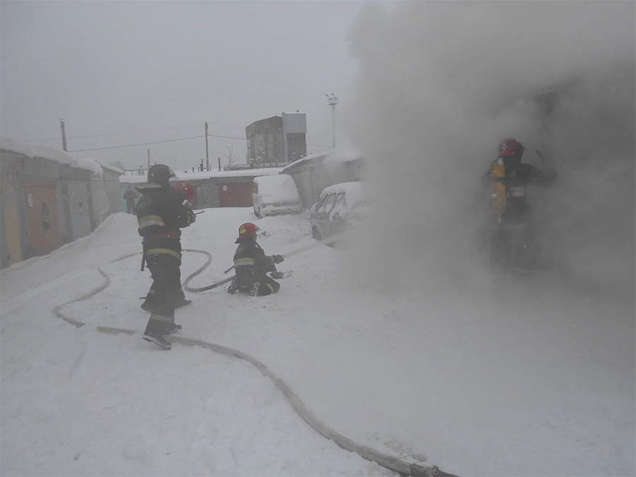 В гараже на Орджоникидзе вспыхнул пожар