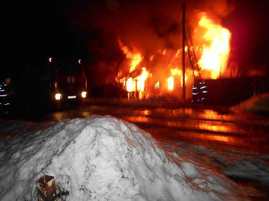 Странный пожар в Бобруйске: заходи кто хочешь, а во дворе – машина…