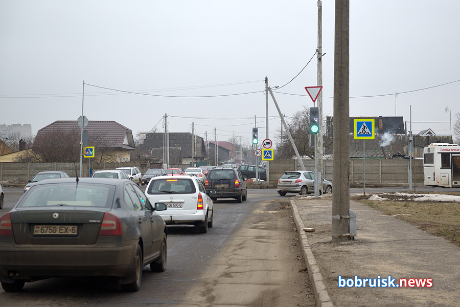 На съезде с путепровода у вокзала «Бобруйск» заработал светофор