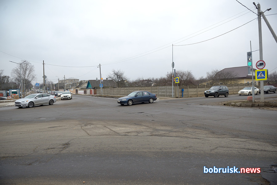 На съезде с путепровода у вокзала «Бобруйск» заработал светофор