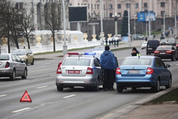 Водители в Беларуси могут лишиться прав даже при мелком ДТП, а за езду без прав — сесть на 15 суток