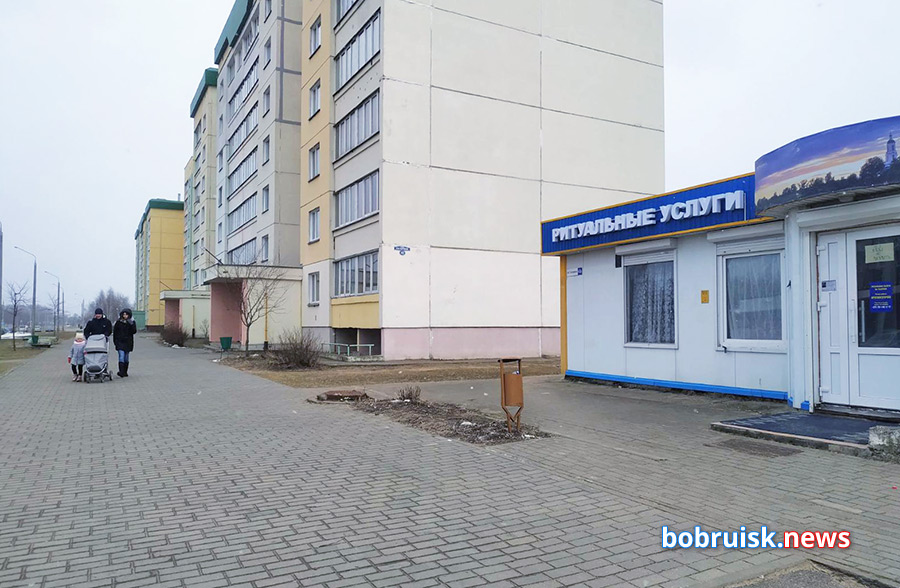 Грустный магазин за занавесками в Бобруйске