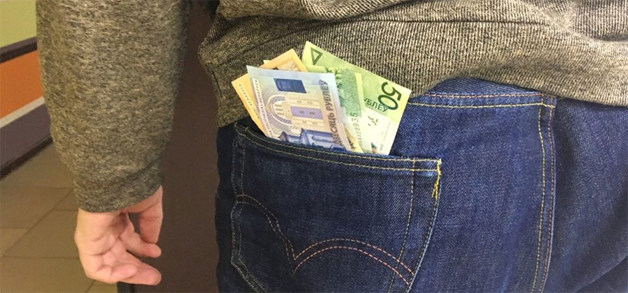 «Давай деньги, а то останешься здесь!»: в Бобруйске случайный собутыльник ограбил пенсионера