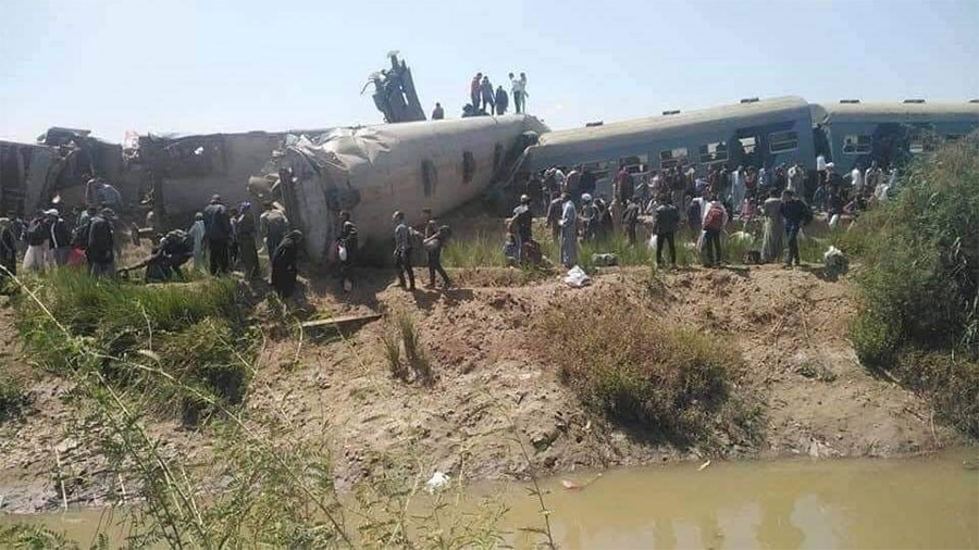 В Египте столкнулись два пассажирских поезда. СМИ сообщают о десятках жертв