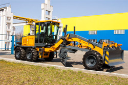 Уберет снег и разровняет землю. У коммунальщиков Бобруйска – новая техника