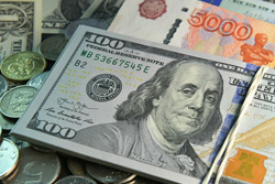 Торги в четверг начались с роста доллара и евро