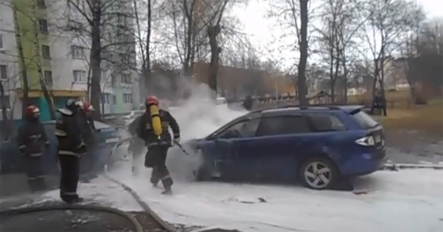 На улице Рокоссовского горел автомобиль
