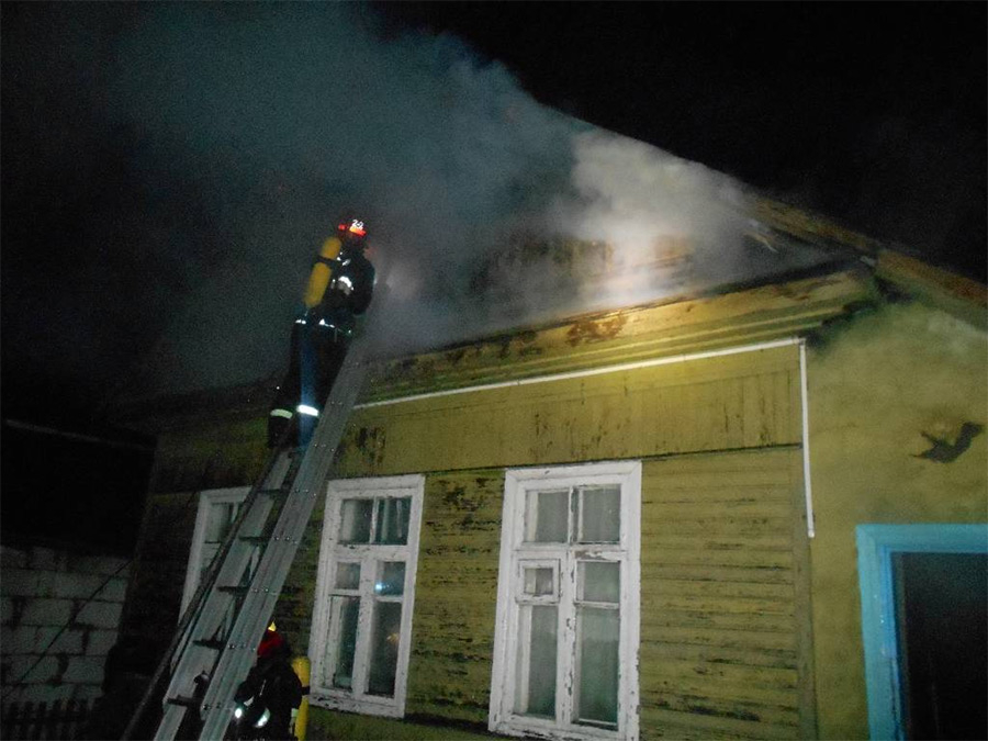 Сегодня ночью в Бобруйске горели два жилых дома (видео)