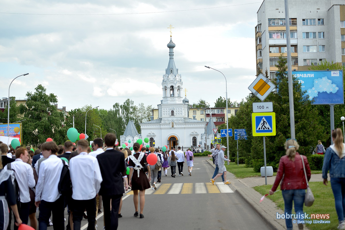 В Бобруйске впервые прошел Республиканский последний звонок. Фоторепортаж