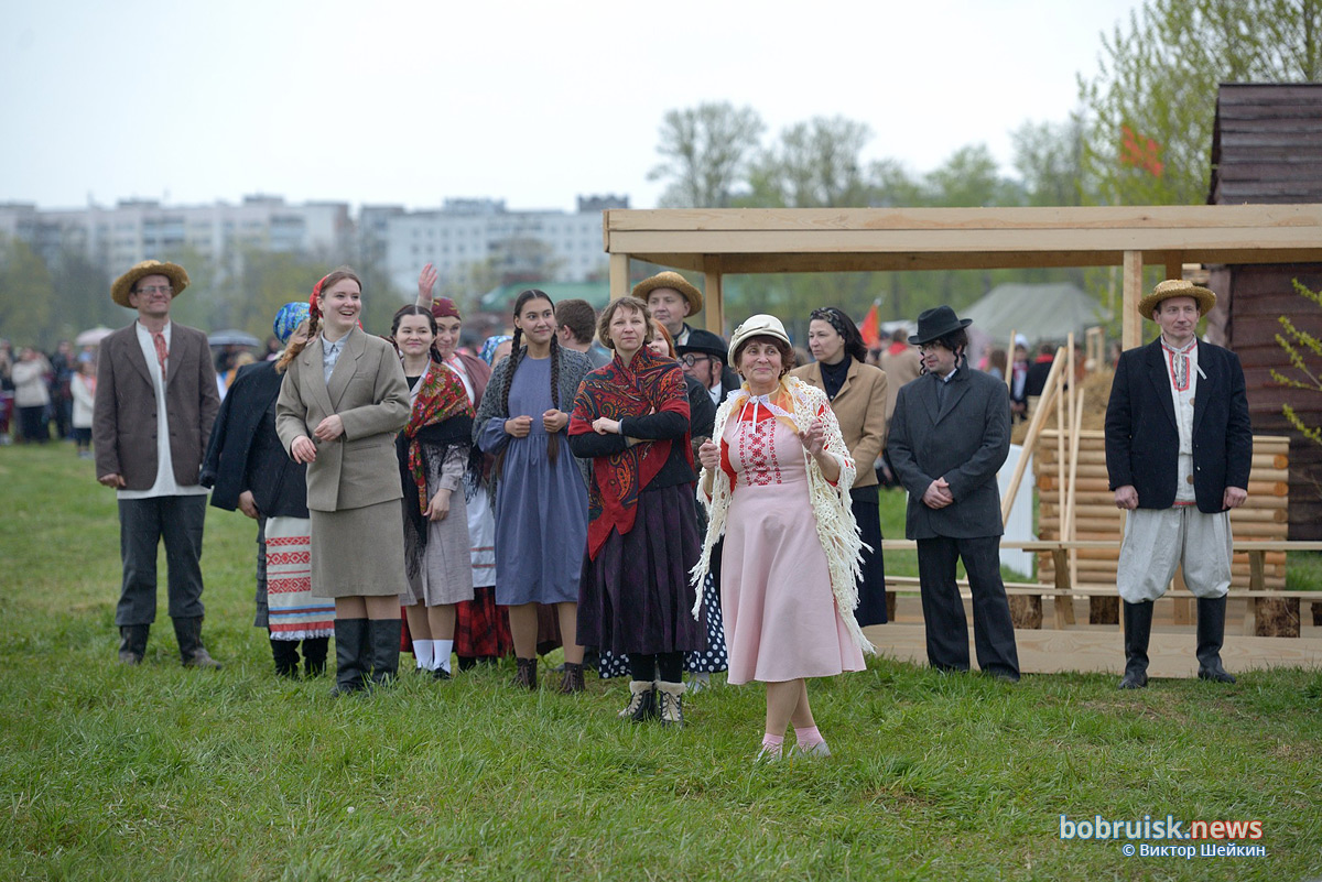 Стреляли, взрывали, летали, скакали: как прошел концерт-реконструкция в Бобруйской крепости