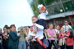 В Бобруйске впервые прошел Республиканский последний звонок. Фоторепортаж