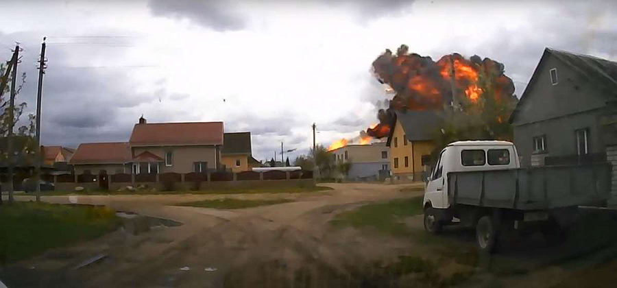 Момент падения Як-130 в Барановичах попал на видео