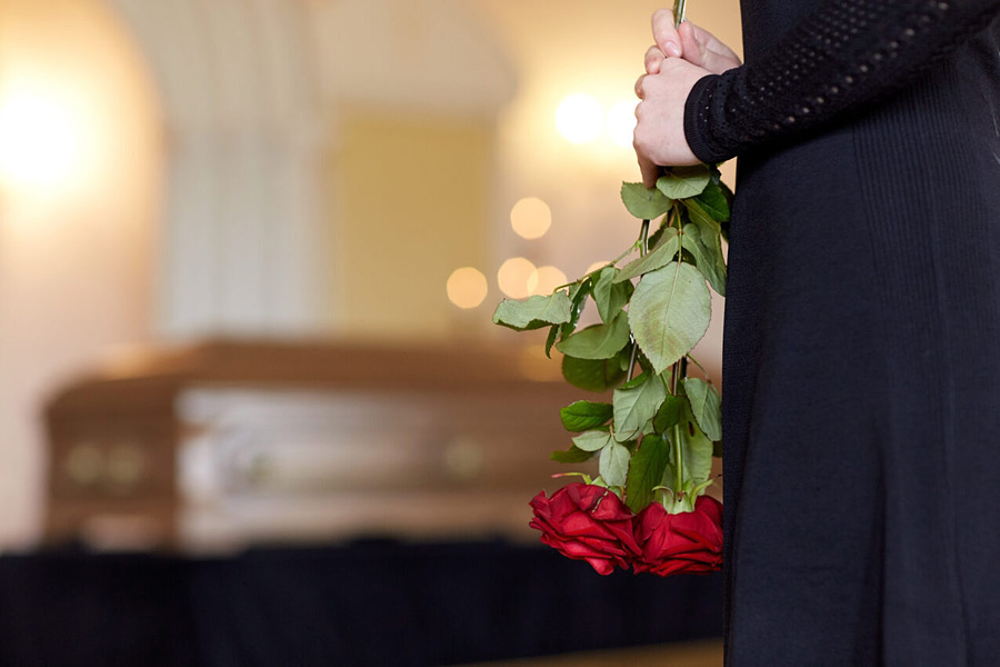День прощания с умершим мужем превратился для жительницы Бобруйска в настоящий кошмар