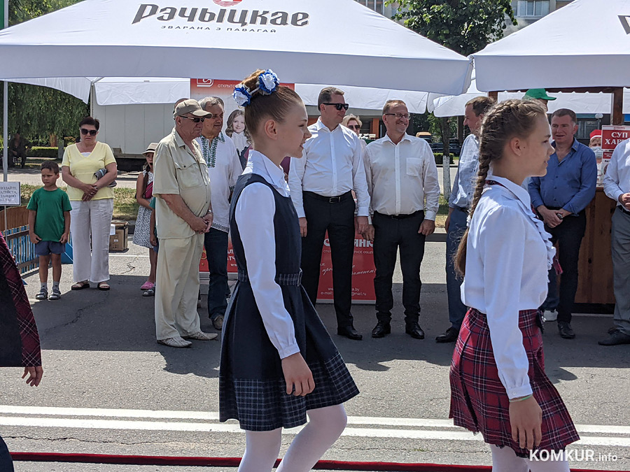 Овечья брынза, шакшука и холодник с чесночными пампушками. Чем еще кормили на кулинарном фестивале в Бобруйске