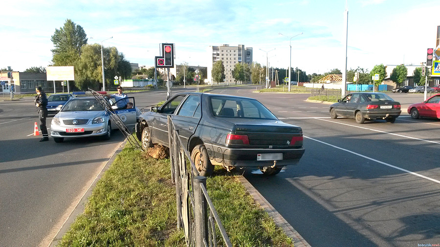 Еще на одном аварийном перекрестке Бобруйска светофор заработал по-новому