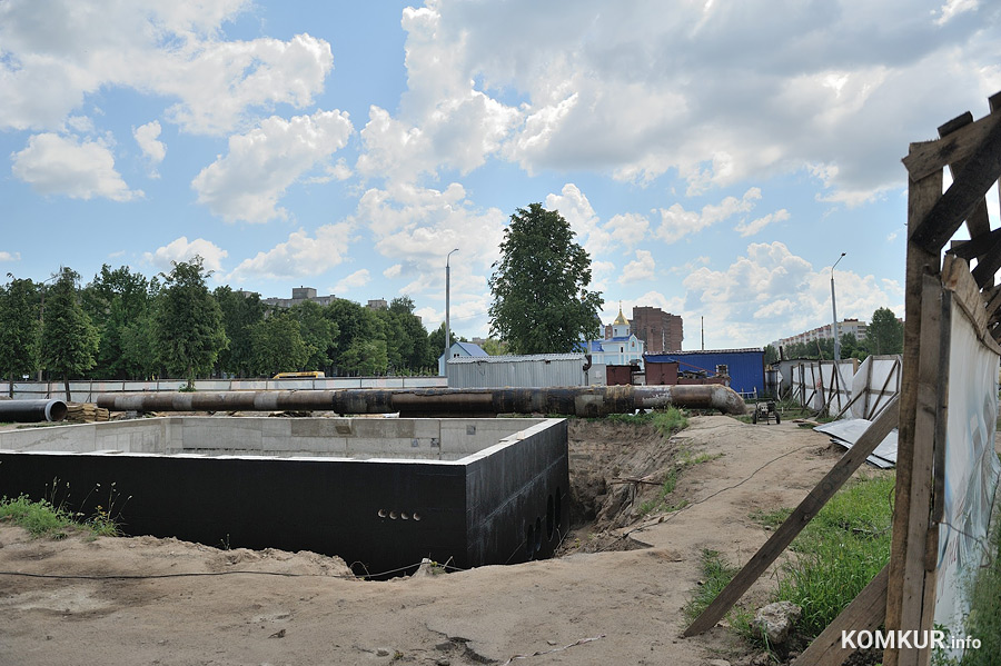Для чего перекопали зеленую зону на Ульяновской в Бобруйске