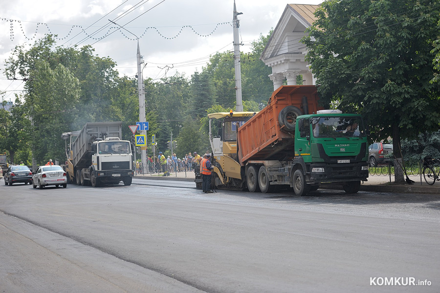 Теперь и Интернациональная. Сезон дорожного ремонта в Бобруйске продолжается