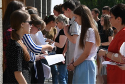  Сегодня стартовало централизованное тестирование 