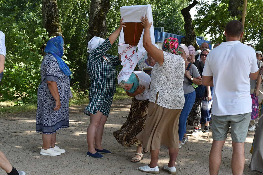 Крестный ход и престольный праздник Ризоположенского храма в Горбацевичах