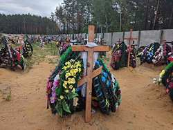 Гробы с окошками, копеечки под счет и поминки на шесть человек