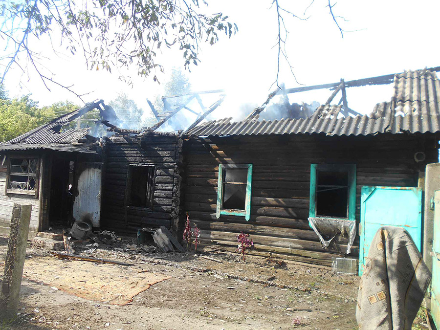 Субботним днем 31 июля бобруйским спасателям поступило сообщение о пожаре в жилом доме в деревне Коврин.