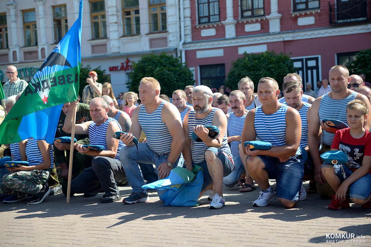 Расплескалась синева: как в Бобруйске отмечают День ВДВ
