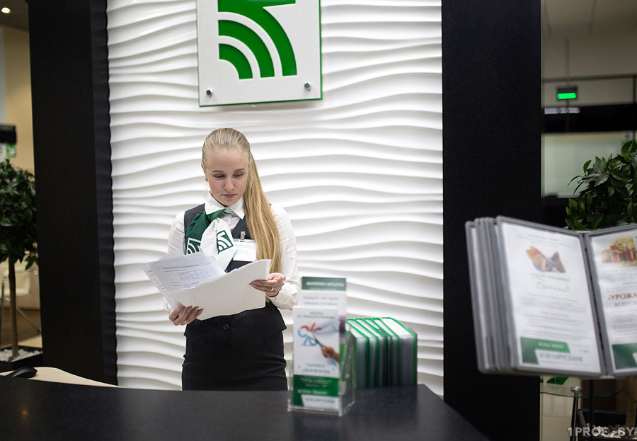 С четверга, 26 августа, ОАО «АСБ «Беларусбанк» вводит дополнительное ограничение на проведение ряда расходных операций с использованием банковских пластиковых карт, выпущенных в рамках проекта «Бархат».