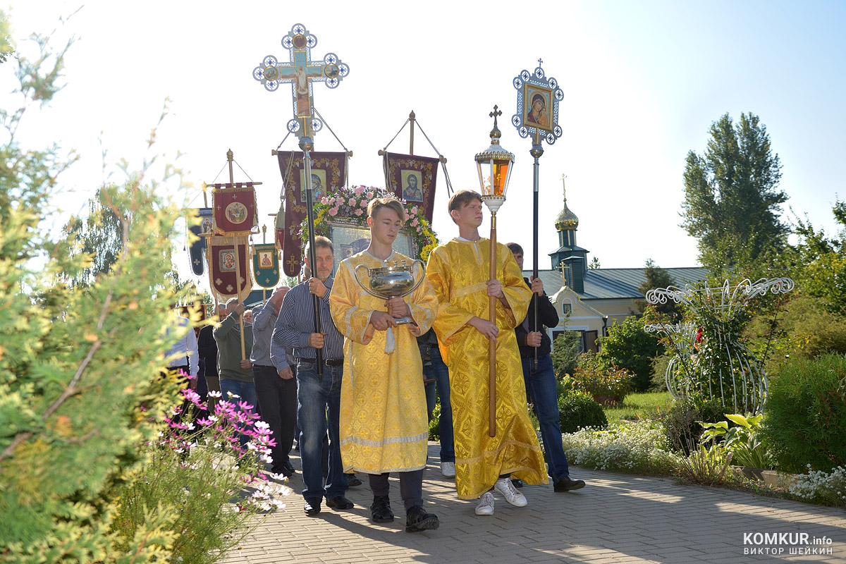 В Бобруйске прошёл крестный ход в честь 800-летия Александра Невского. Фоторепортаж