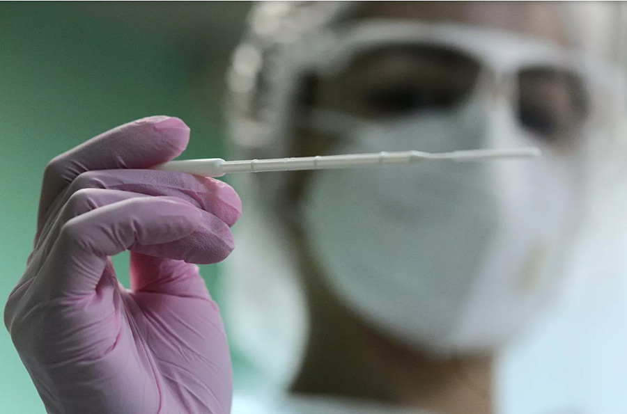 Сеть частных лабораторий Synevo объявила о приостановке проведения ПЦР-тестов на коронавирус.